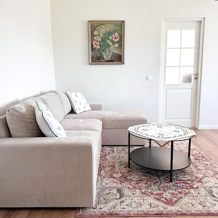 Niine Apartment *